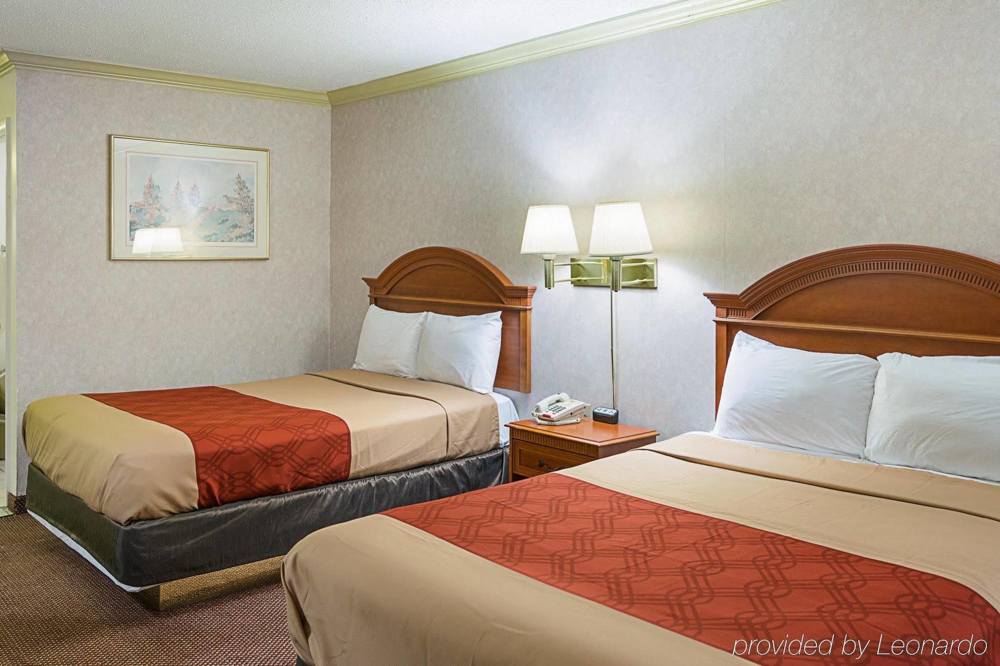 Travel Inn New Castle Airport Екстериор снимка