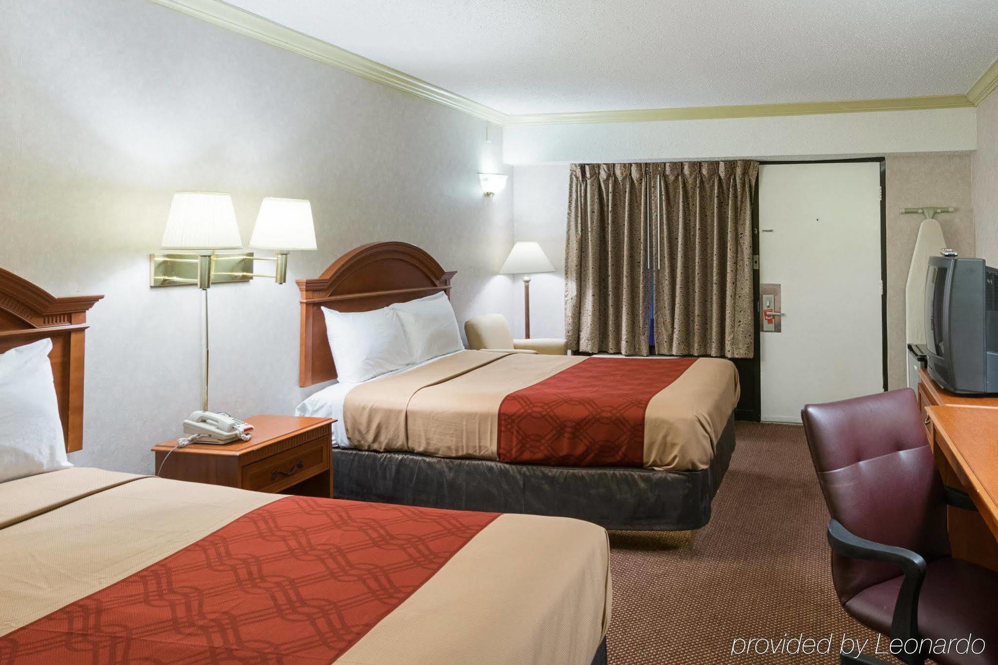 Travel Inn New Castle Airport Екстериор снимка