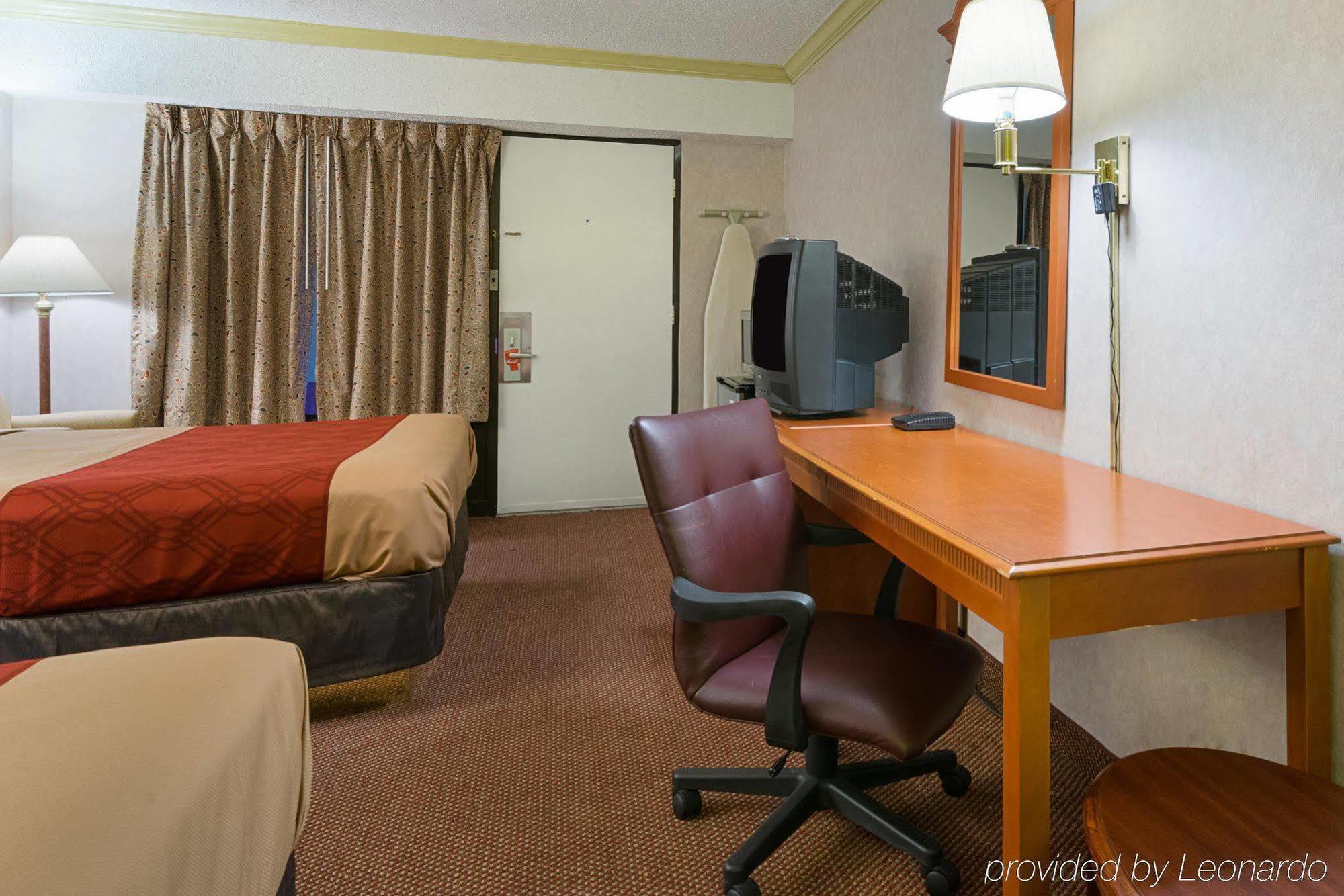 Travel Inn New Castle Airport Екстериор снимка