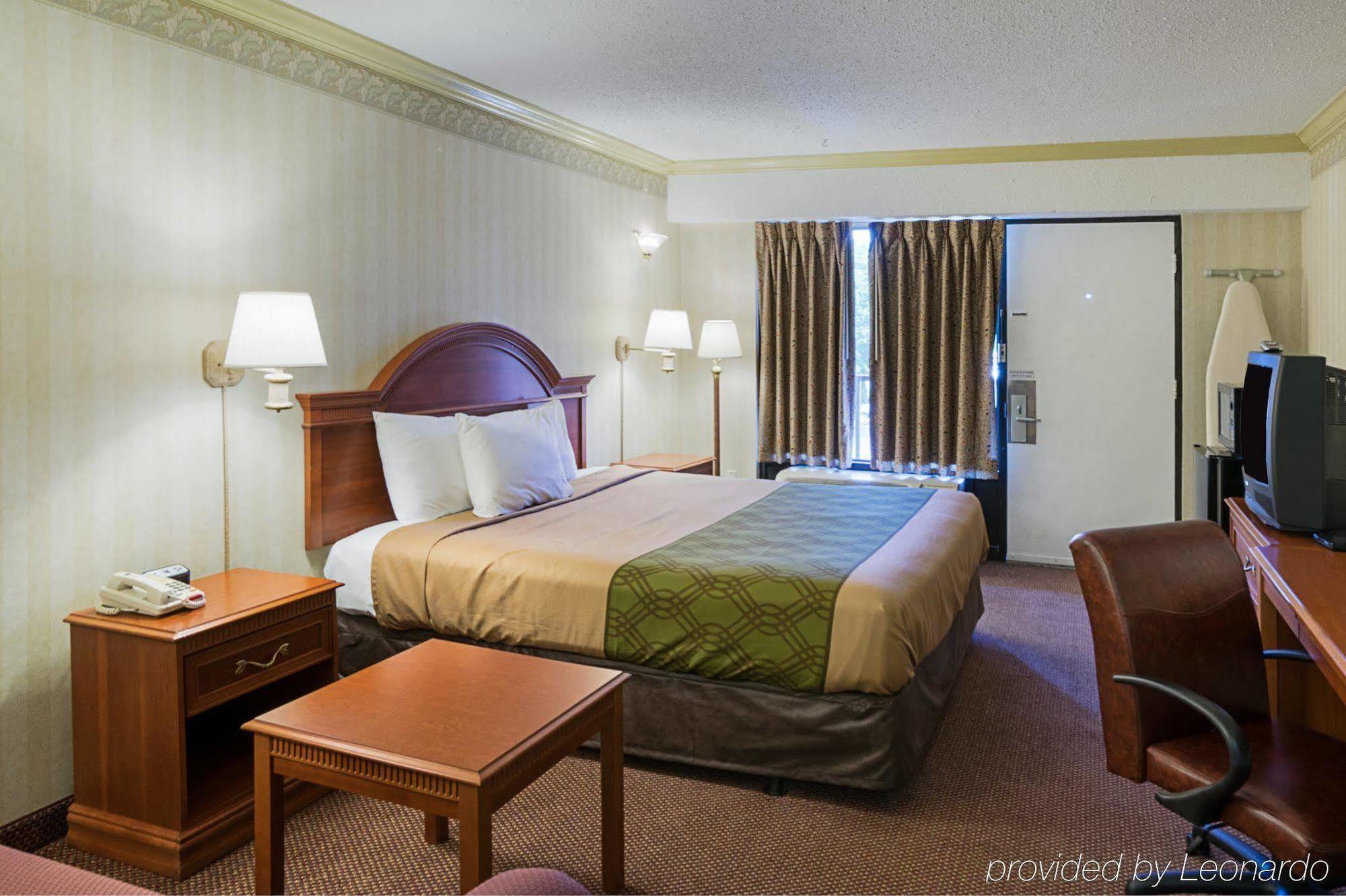 Travel Inn New Castle Airport Екстериор снимка