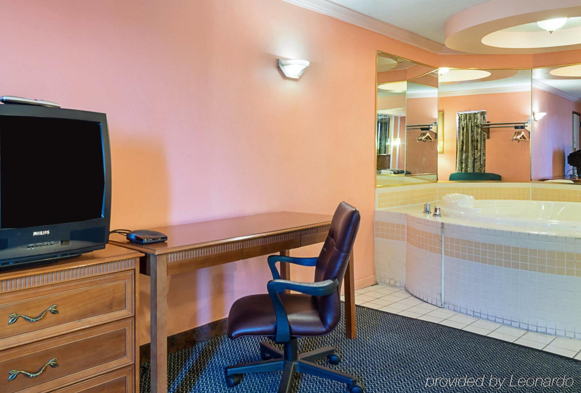 Travel Inn New Castle Airport Екстериор снимка