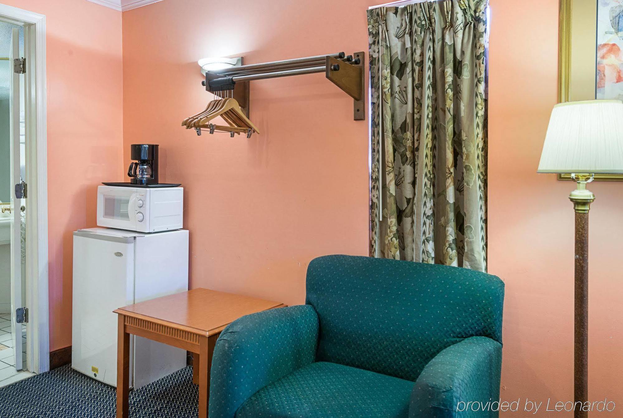 Travel Inn New Castle Airport Екстериор снимка